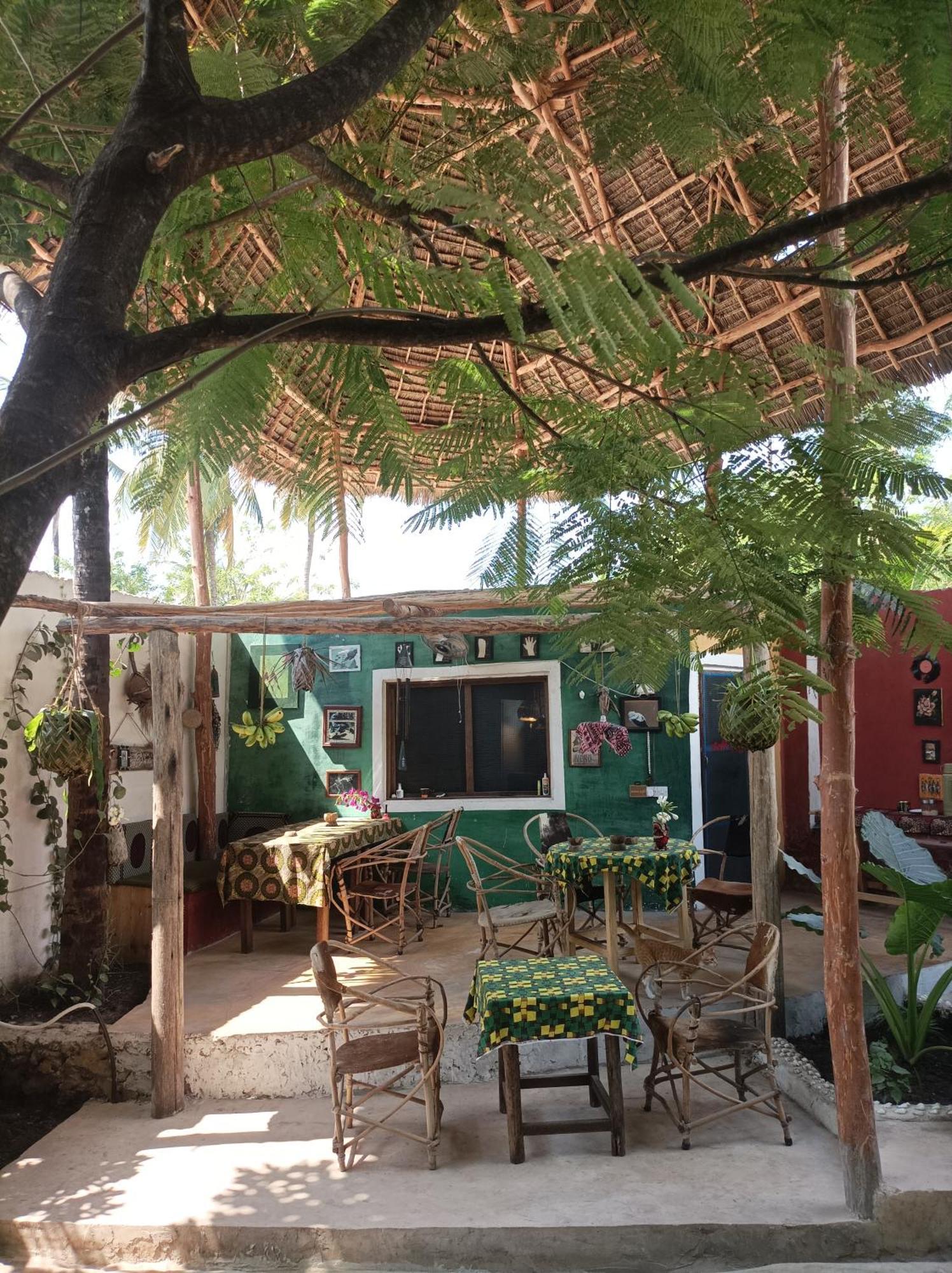 Mamarasta Bed & Breakfast Bwejuu Exterior foto